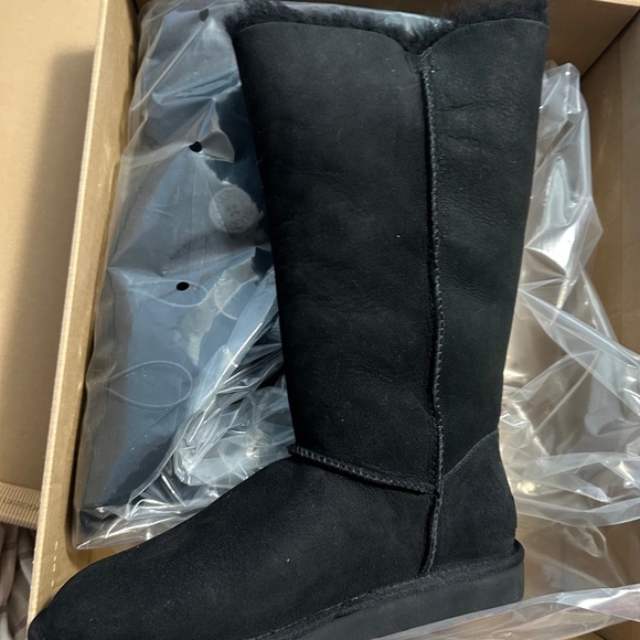 Brand New UGG Australia Bailey Button Triplet 1873 Black Women's Size 8 – In box - Picture 2 of 7